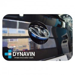 DYNAVIN-VOLKSWAGEN GOLF 5, GOLF 6, PASSAT CC - EMBLEMA MOTORIZADO. CÁMARA TRASERA OCULTA A TODO COLOR